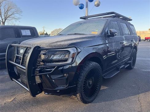 Used 2022 Ford Expedition Limited image 3