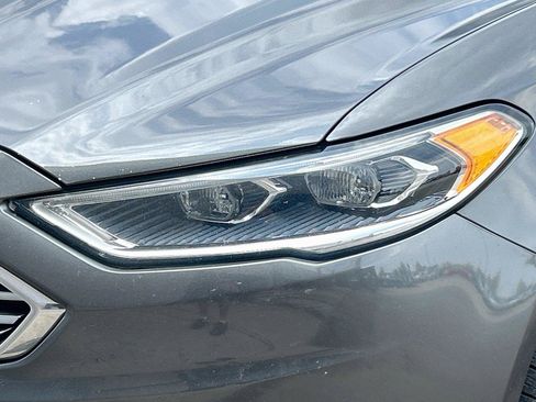 Used 2017 Ford Fusion Titanium FWD image 10