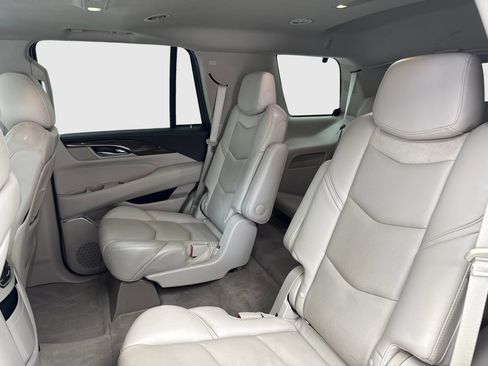 Used 2019 Cadillac Escalade Luxury AWD/4WD image 36
