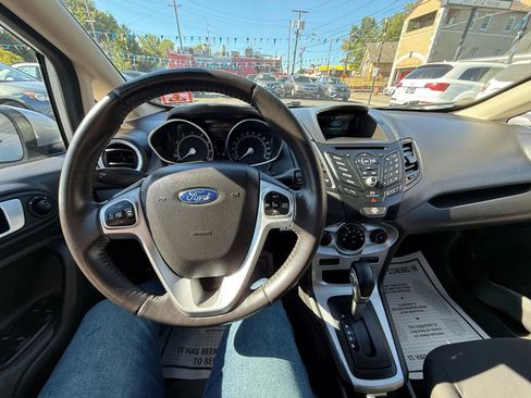 Used 2015 Ford Fiesta SE image 39
