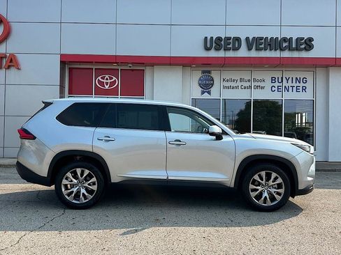 Used 2024 Toyota Grand Highlander AWD image 6