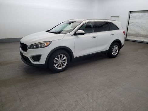 Used 2016 Kia Sorento AWD w/ LX Convenience Package image 2