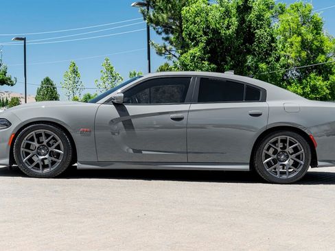 Used 2018 Dodge Charger R/T Scat Pack RWD image 3