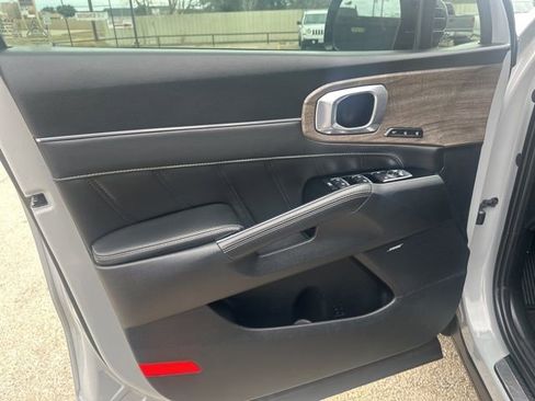 Used 2022 Kia Sorento SX Prestige image 21