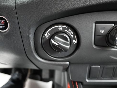 Used 2024 Nissan Frontier PRO-4X w/ Off-Road Protection Package image 29