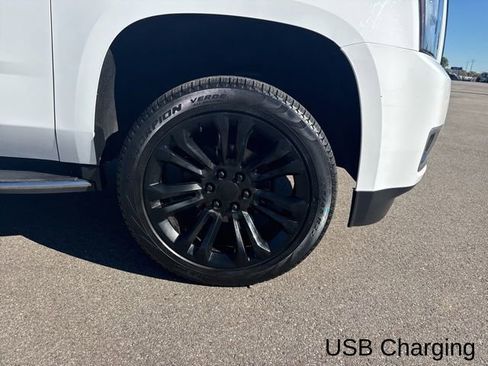 Used 2017 GMC Yukon SLE image 3