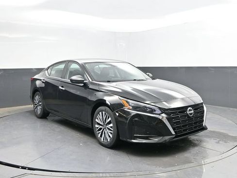Used 2025 Nissan Altima 2.5 SV FWD image 6