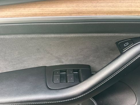 Used 2021 Tesla Model 3 Standard Range Plus image 8