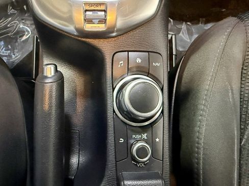 Used 2020 Toyota Yaris LE image 18