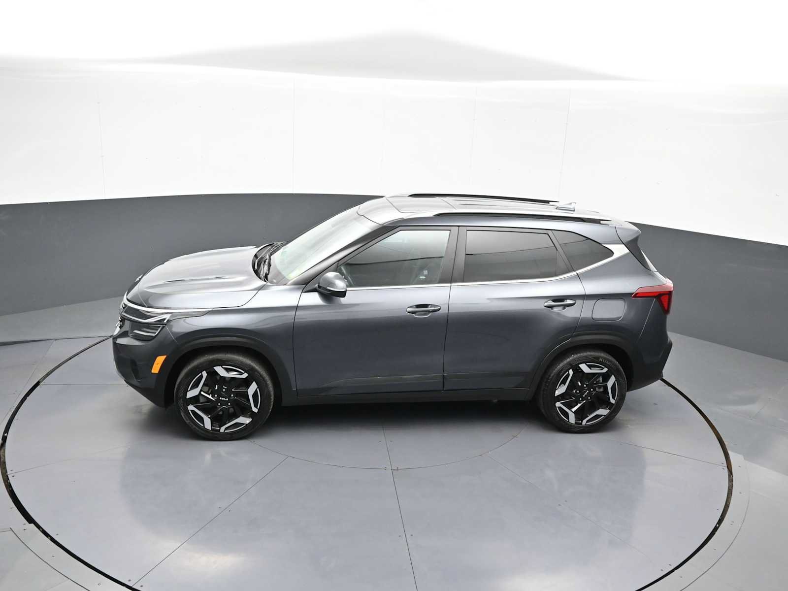 Used 2025 Kia Seltos SX w/ SX Sunroof Package AWD/4WD image 42