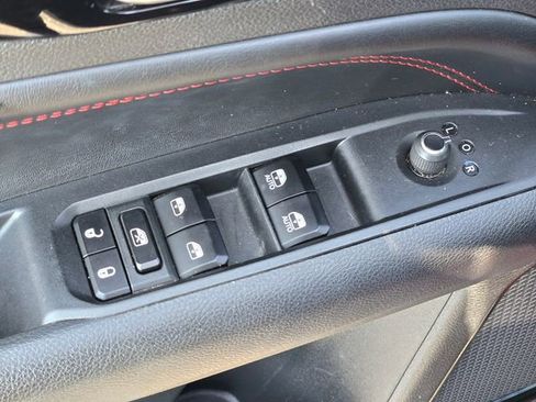 Used 2023 Jeep Compass Trailhawk image 13