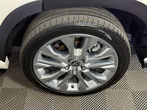 Used 2020 Toyota Highlander Limited image 8