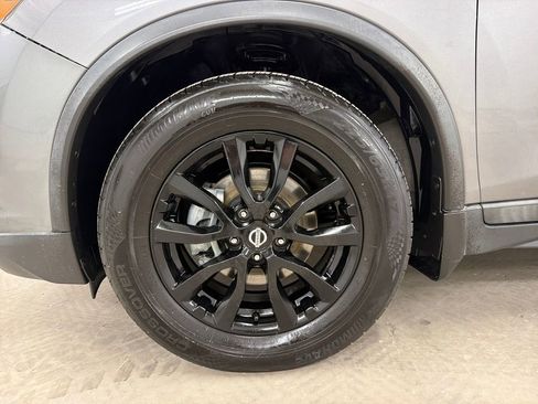 Used 2018 Nissan Rogue SV FWD image 10