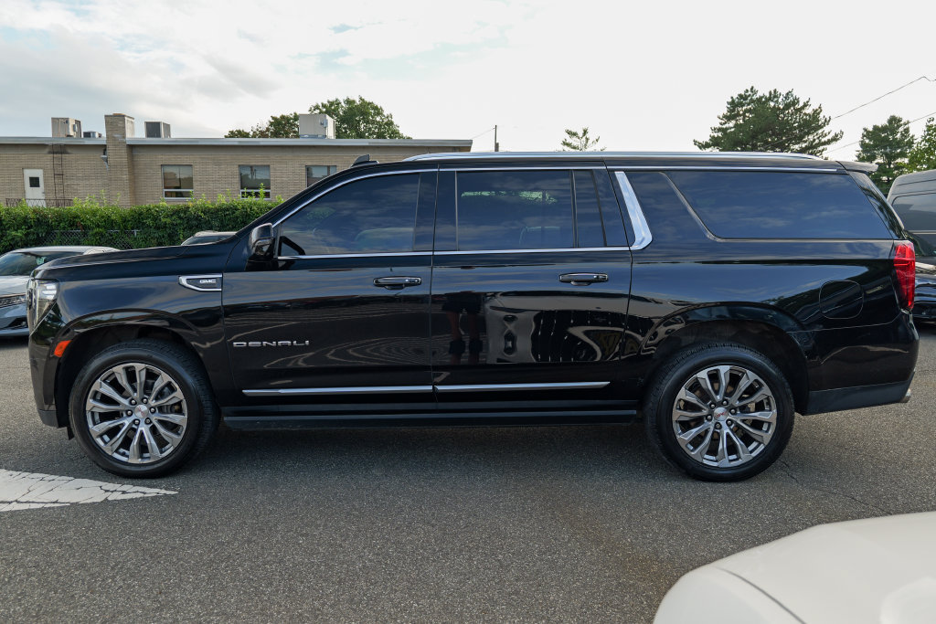 Used 2022 GMC Yukon XL Denali AWD/4WD image 4