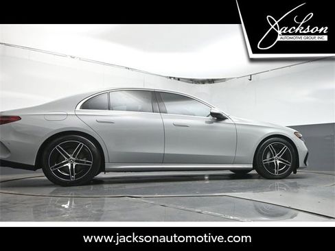 Used 2025 Mercedes-Benz E 350 Sedan image 40