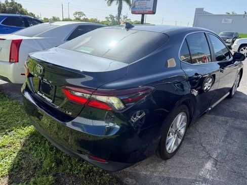 Used 2021 Toyota Camry LE FWD image 5