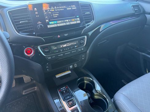 Used 2023 Honda Passport Elite image 11