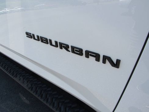 Used 2022 Chevrolet Suburban Z71 w/ Luxury Package AWD/4WD image 16