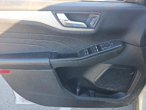 Used 2021 Ford Escape SE image 7