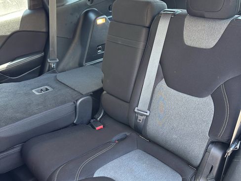 Used 2015 Jeep Cherokee Sport FWD image 22