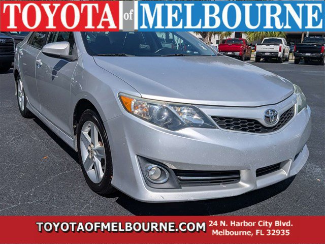 Used 2013 Toyota Camry SE FWD image 1