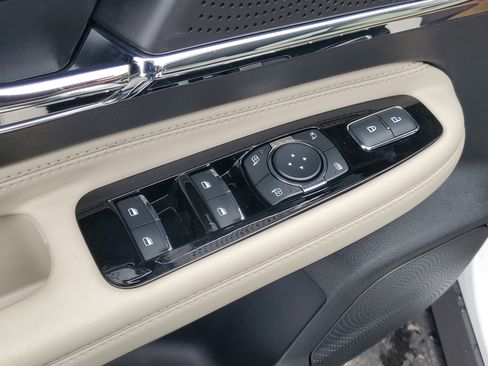 New 2026 Lincoln Corsair Premiere image 10