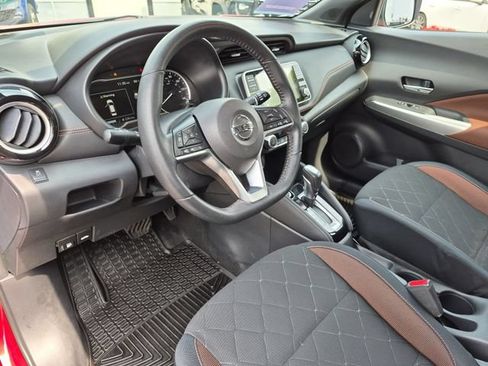 Used 2019 Nissan Kicks FWD image 12