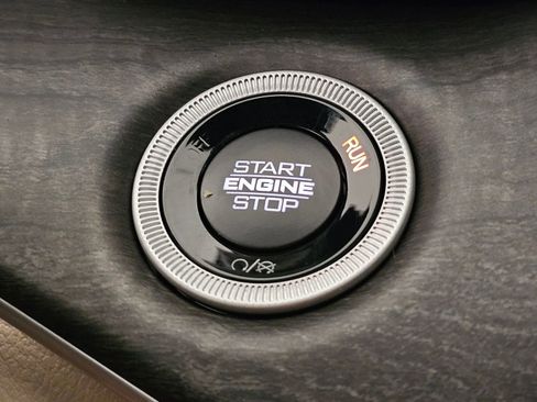 New 2025 Jeep Grand Cherokee Limited w/ Luxury Tech Group II image 33