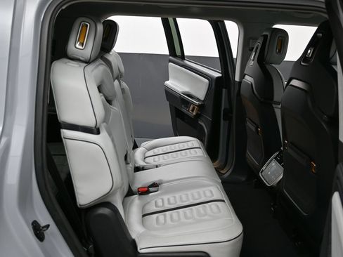 Used 2023 Rivian R1S Adventure AWD/4WD image 31
