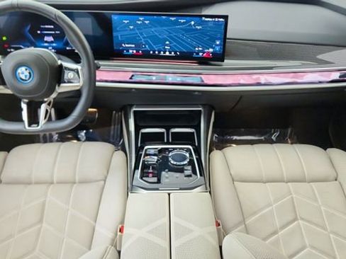 Used 2023 BMW i7 xDrive60 w/ Executive Package 2 image 20