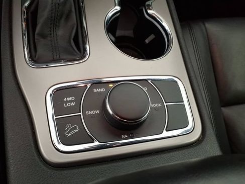Used 2021 Jeep Grand Cherokee Limited AWD/4WD image 23