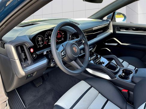 New 2026 Porsche Cayenne E-Hybrid Coupe image 4