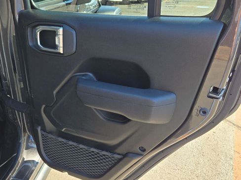 Used 2025 Jeep Wrangler Willys image 9