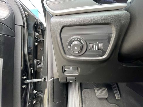 Used 2023 Jeep Grand Cherokee L Limited w/ Luxury Tech Group II image 17