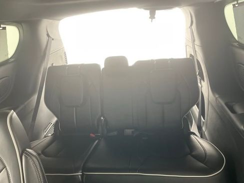 Used 2025 Chrysler Pacifica Limited image 47