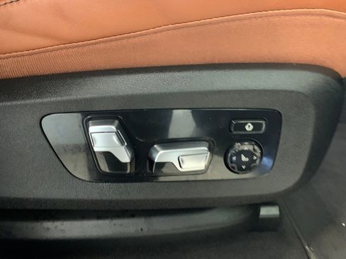 Used 2023 BMW X7 xDrive40i w/ M Sport Package AWD/4WD image 79
