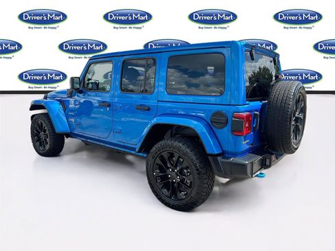 Used 2024 Jeep Wrangler Unlimited Sahara AWD/4WD image 5