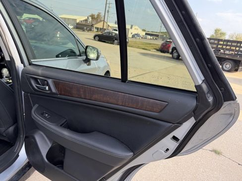 Used 2017 Subaru Outback 2.5i Limited image 19