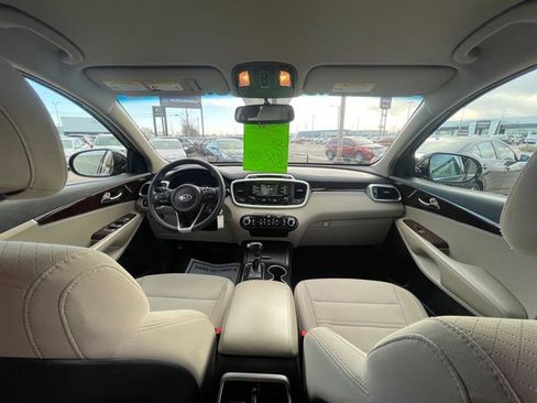 Used 2017 Kia Sorento AWD image 18