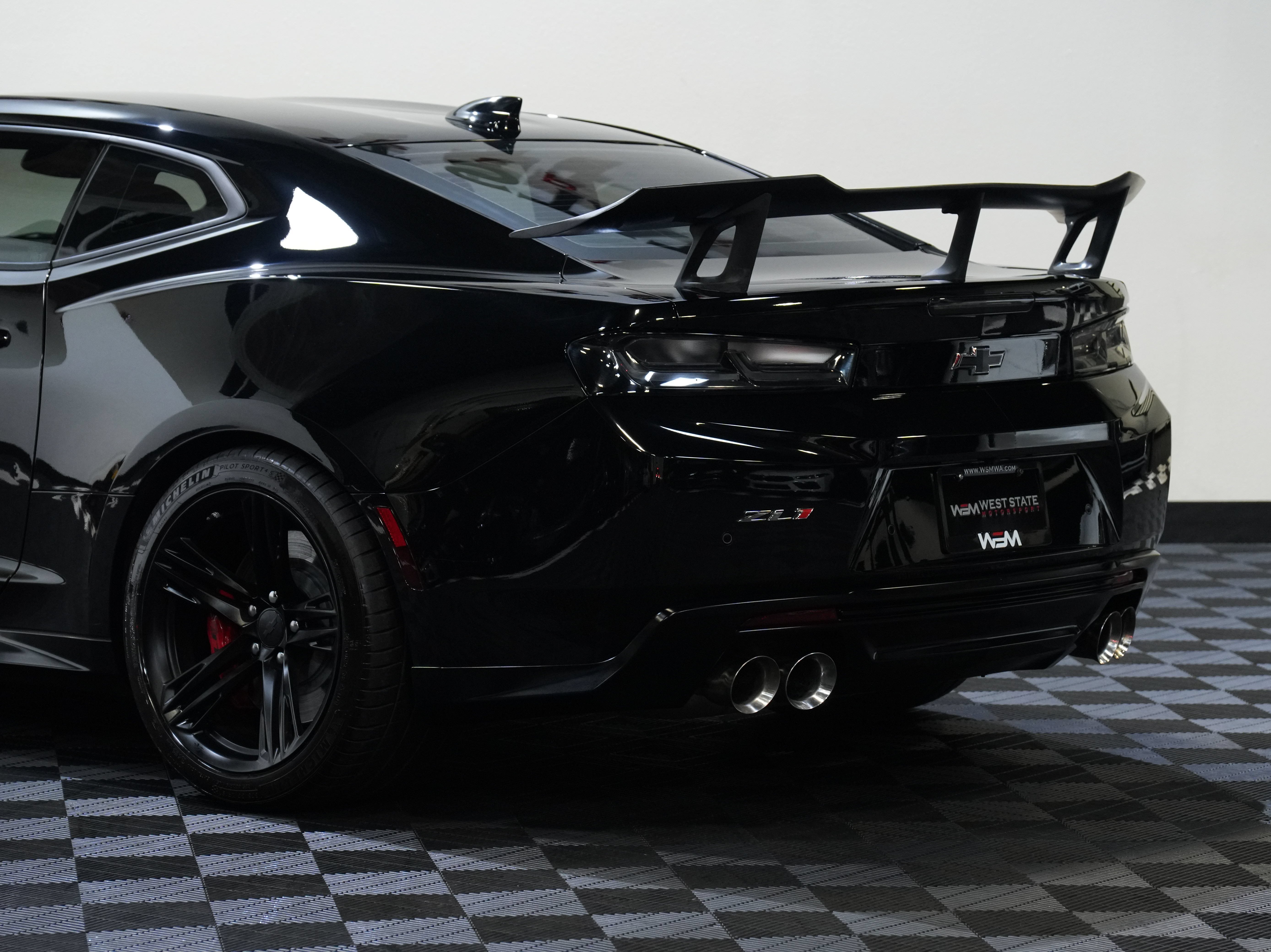 Used 2018 Chevrolet Camaro ZL1 RWD image 16