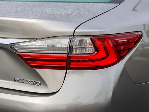 Used 2017 Lexus ES 350 ES 350 w/ Navigation System Package image 25