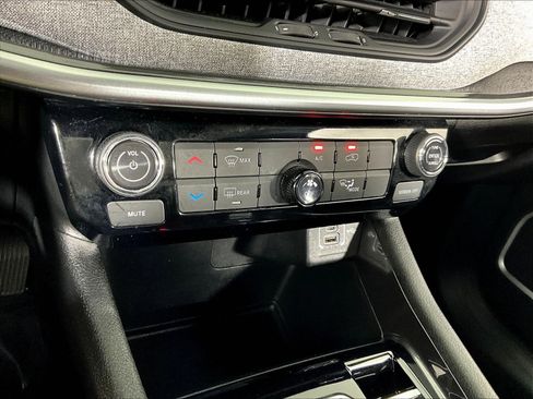 Used 2024 Jeep Compass Latitude AWD/4WD image 15