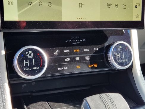 Certified 2024 Jaguar F-PACE R-Dynamic S image 20