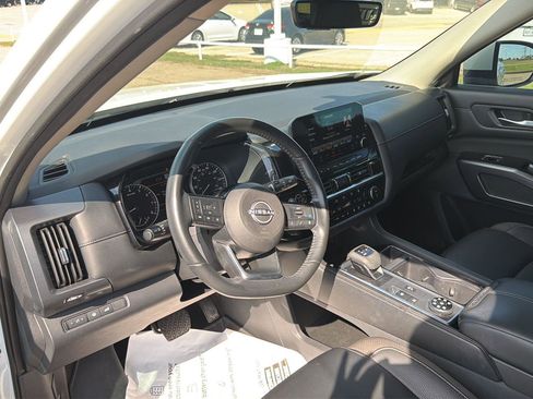 Used 2023 Nissan Pathfinder SL AWD/4WD image 21