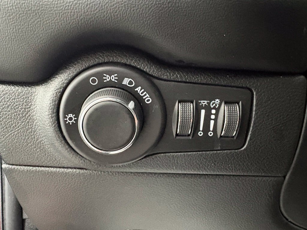 Used 2025 Dodge Durango GT w/ Blacktop Package RWD image 19