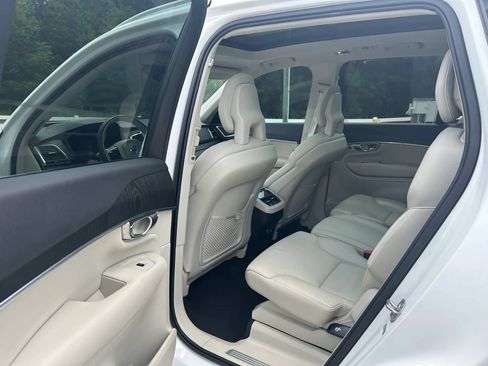 Used 2020 Volvo XC90 T5 Momentum w/ Protection Package Premier FWD image 24
