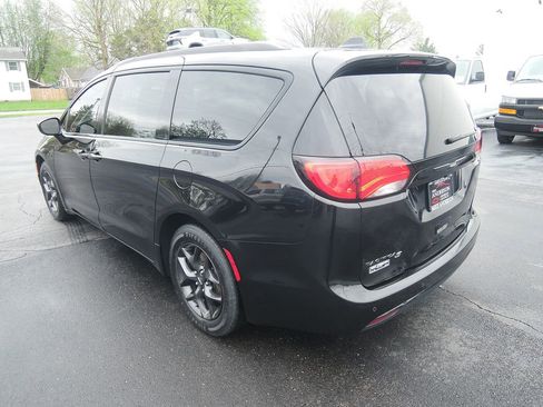 Used 2018 Chrysler Pacifica Touring-L w/ S Appearance Package FWD image 7