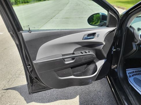 Used 2017 Chevrolet Sonic LT image 10