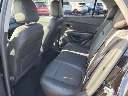 Used 2021 Chevrolet Trax LT w/ LT Convenience Package image 10