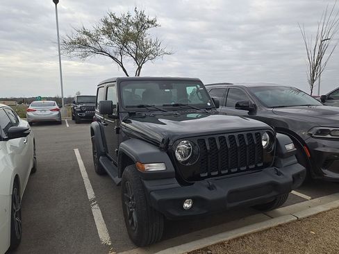 Used 2024 Jeep Wrangler Sport S image 4